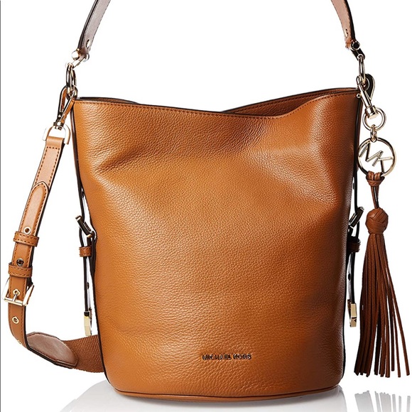 Michael Kors Handbags - ❌SOLD❌MICHAEL KORS BROOKE MD BUCKET MESSENGER LEATHER BAG